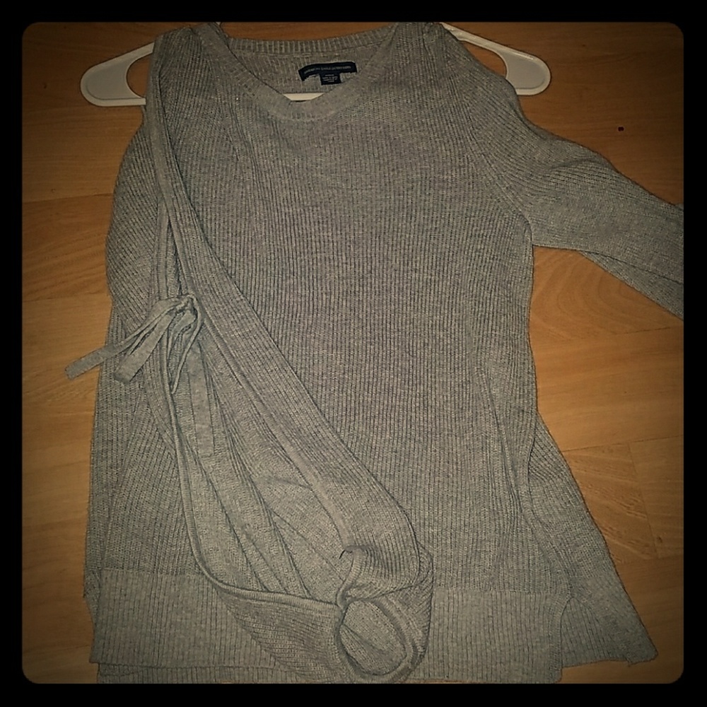 New American eagle cold shoulder shirt